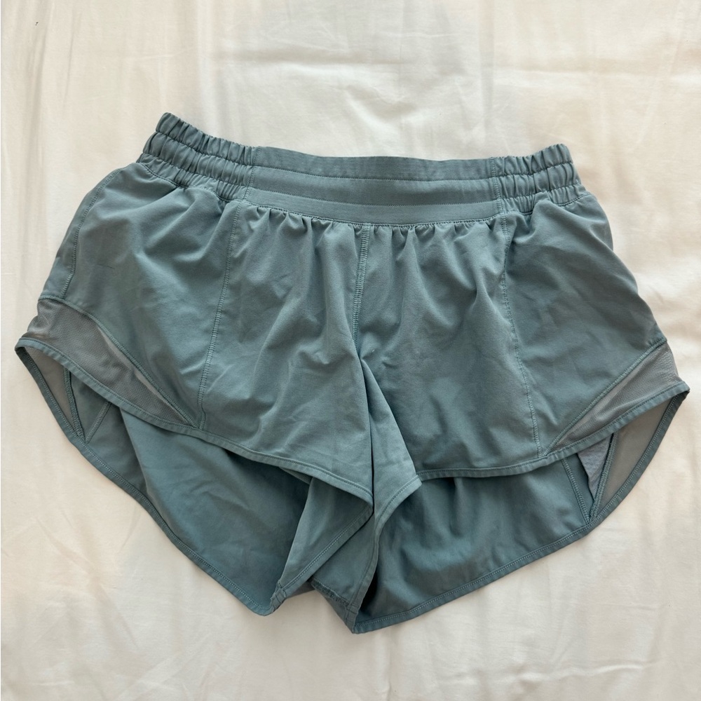 Lululemon Hotty Hot low rise  2.5 in